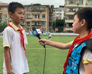 小记者只能在校园里采访吗？